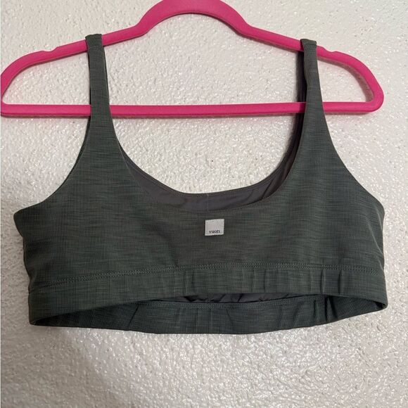 Vuori lux rib daily Green Sports Bra size Large - Picture 1 of 4